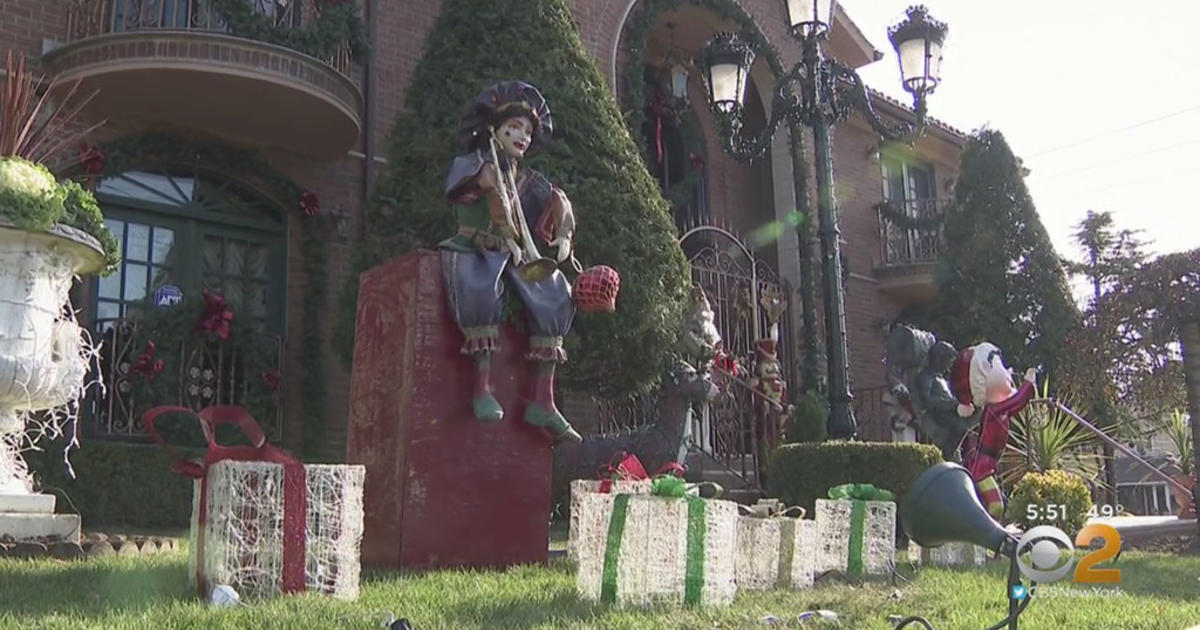 Should Christmas Decorations Go Up Before Thanksgiving? - CBS New York