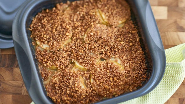 applicious-apple-crisp-tupperware-promo.jpg 