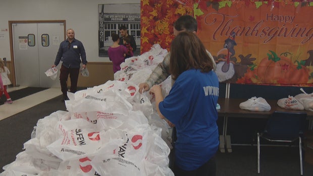 VOA THANKSGIVING BASKETS 5VO_frame_160 