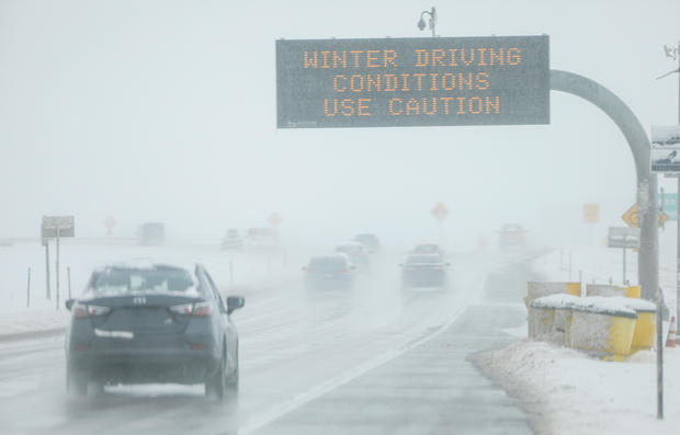 Late November Storm System In Denver Area Brings Snow And Snarls Air Traffic Ahead Of Busy Holiday Travel Days 