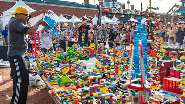 BASF-DD-Legos-on-field-Exhibitor-PlayWell-Technlogies-Credit_-Lawrence-Luk.jpg 