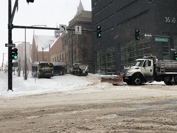 RTD-bus-stuck-at-17th-and-Lincoln-credit-Conor-McCue.jpg 
