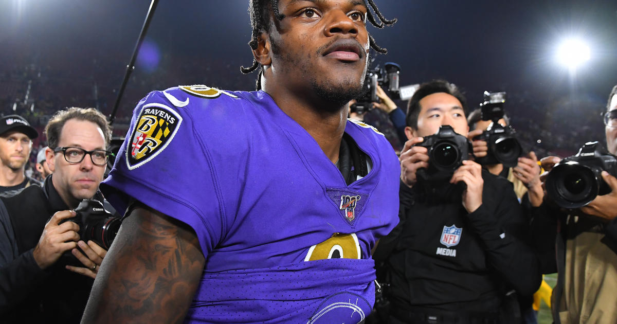 Baltimore's Lamar Jackson throws 5 TD passes, Ravens rout Rams 45-6