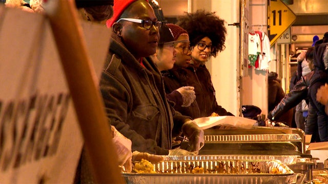 Thanksgiving_Dinner_For_Homeless_On_Lower_Wacker_1128.jpg 