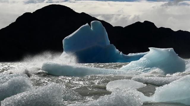 TOPSHOT-DOUNIAMAG-UN-CLIMATE-TOURISM-TRANSPORT-SEA-ANTARCTICA 