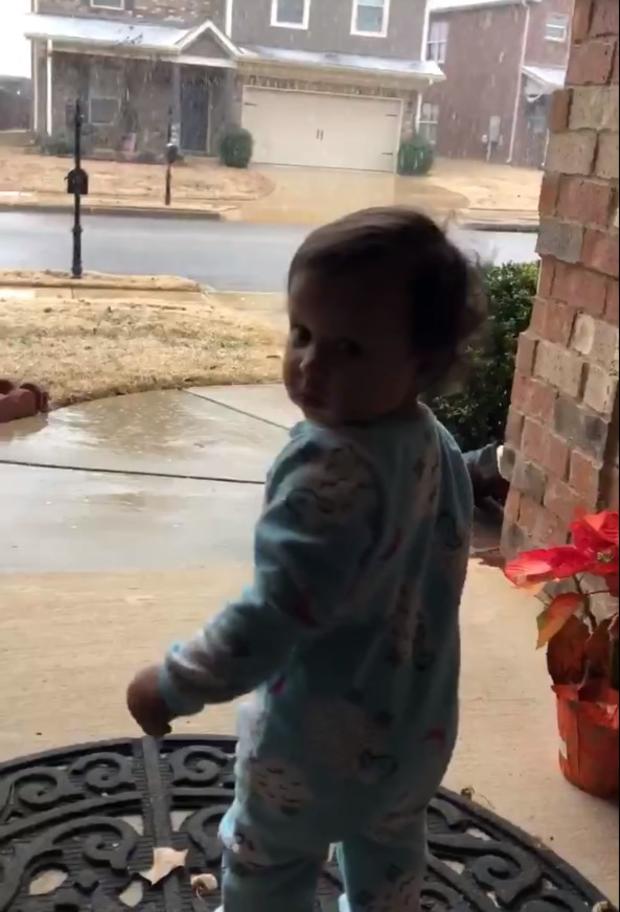 baby sees snow 2 