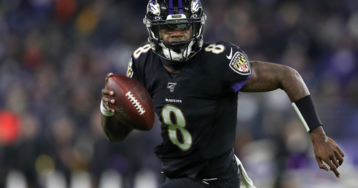 Lamar Jackson signs autographs for Jets players after Ravens win