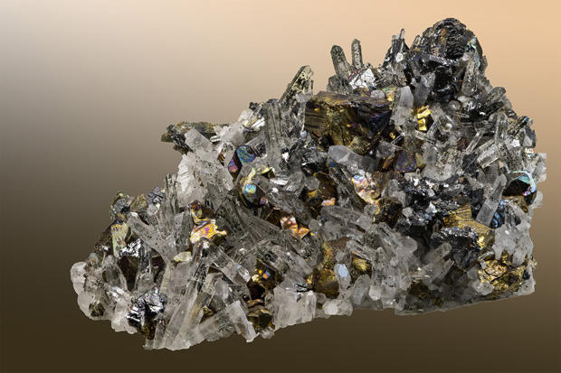 calcopyrite-and-quartz-crystals-formed-hydrothermally-verne-lehmberg-620.jpg 