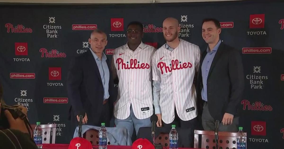 Philadelphia Phillies' Didi Gregorius, left, and Zack Wheeler put