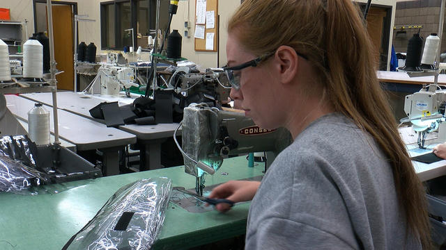 Shakopee-Womens-Prison-Worker-Making-Products.jpg 