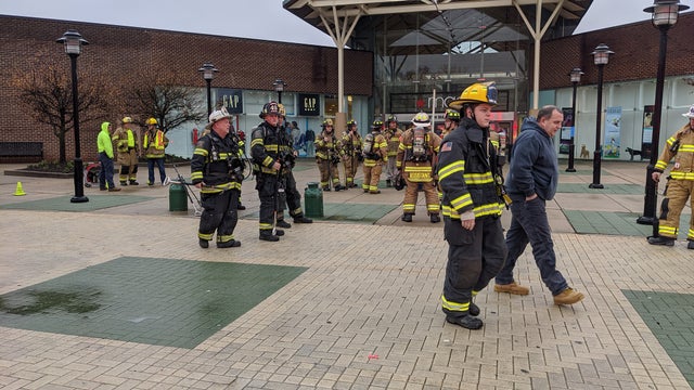 Exton-Square-Mall-Macys-fire.jpg 