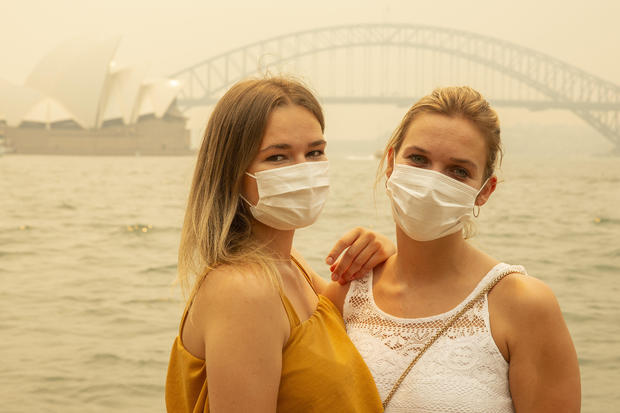 Smoke Haze Blankets Sydney As Bushfires Continue To Burn Across NSW 