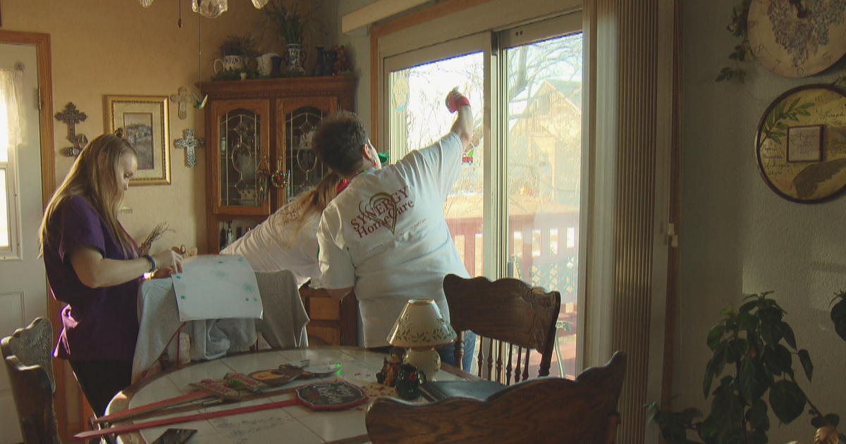 Elders' Elves Share Holiday Cheer, Decorate Erie Couple's Home CBS