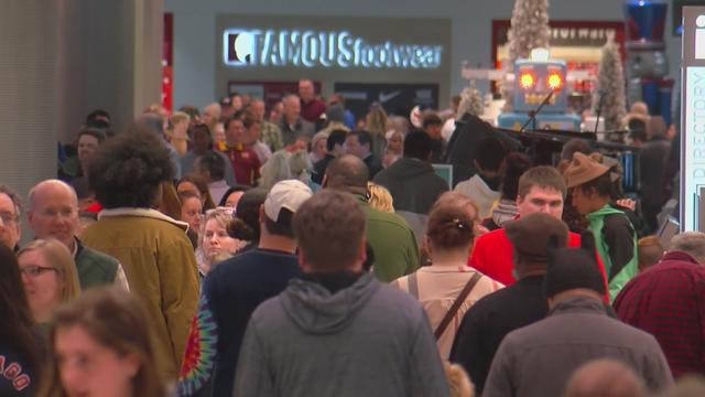 Mall-of-America-Shopping-Crowd.jpg 