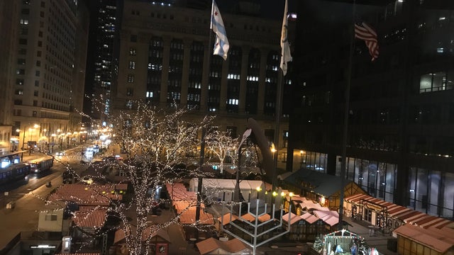 Daley_Plaza_Night_1224_IMG_0315.jpg 