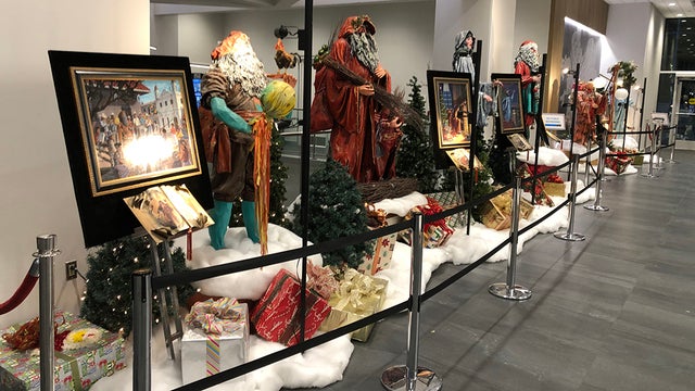 santas.jpg 