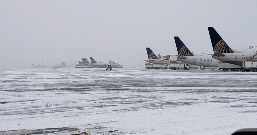Heavy snow causes flight delays and cancellations at Denver ...