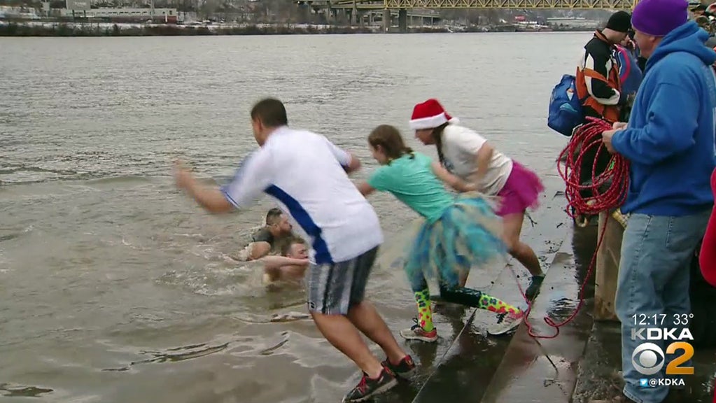 Pittsbrrrrrrrrrgh Dozens Brave Frigid Mon River Water To Take Polar