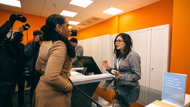 Sunnyside-Lakeview-Jan.-1-First-Sale-IL-Lt.-Gov.-Juliana-Stratton-Product-Order.jpg 