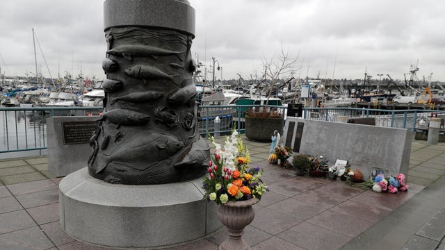 Crab Fishing Boat Sinks 