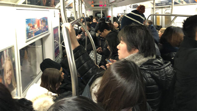 Subway-Crowds.jpg 