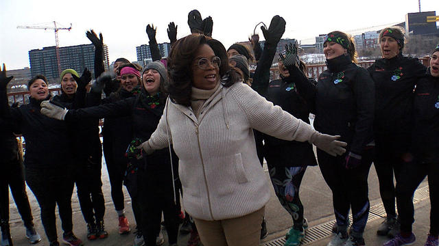 Oprah-Winfrey-With-Runners-On-The-Stone-Arch-Bridge.jpg 