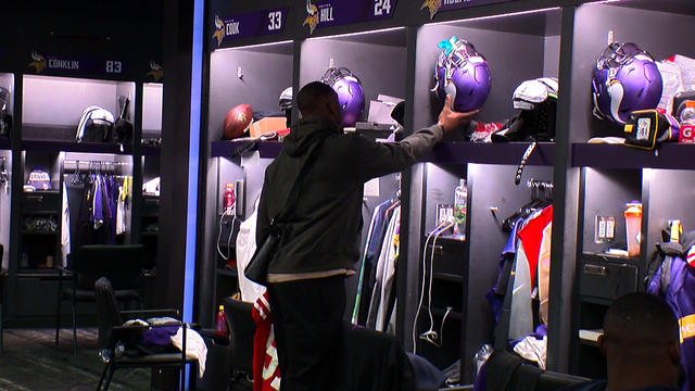 Minnesota-Vikings-Clean-Out-Locker-Room-After-Loss-To-49ers.jpg 