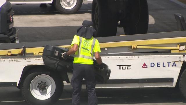 Airport-Worker.jpg 