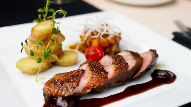 Roasted-Duck-breast_105526046.jpg 