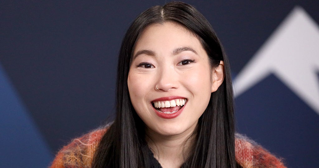 Awkwafina Quirky New Voice Of MTA Info On 7 Subway Line CBS