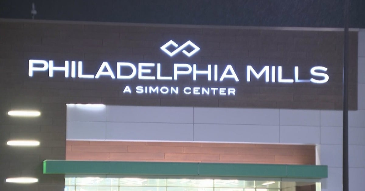 Police Man Wanted For Stealing 12,000 Gold Chain From Kay Jewelers At