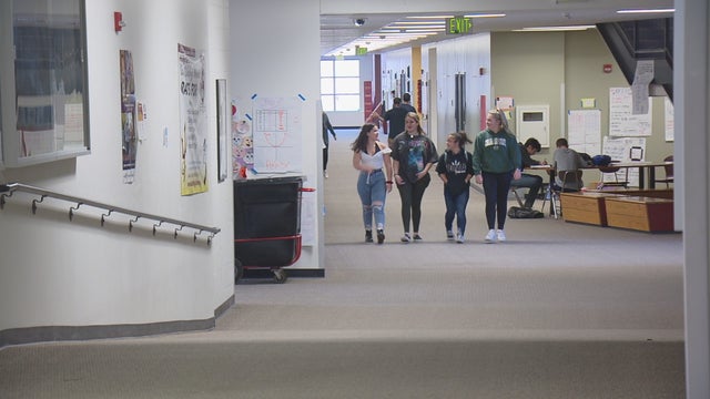 GOLDEN BATHROOM STICKY NOTES PKG.transfer_frame_50 