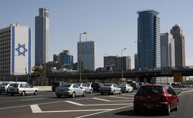 A picture shows traffic in Tel Aviv on M 