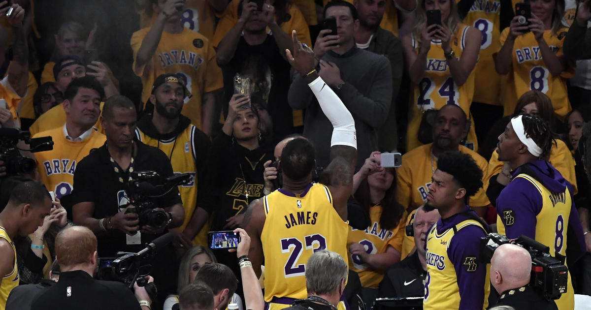 LeBron James honors Kobe Bryant at Lakers' first game since crash