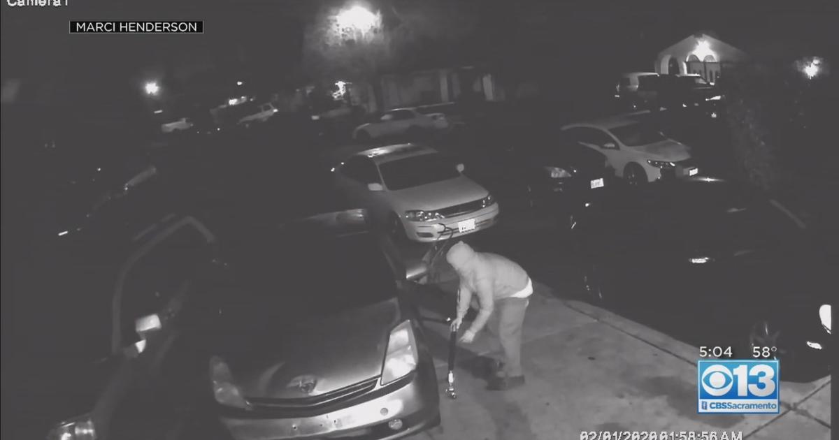 Caught On Camera: Thieves Steal Catalytic Converter From Car Parked In ...