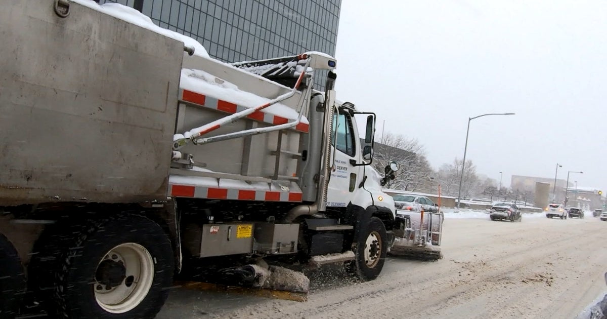 Fewer Drivers On Denver Streets As Snow Piles Up - CBS Colorado