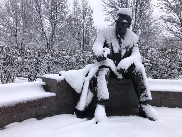 Rooney-Statue-Sits-In-The-Snow.jpg 