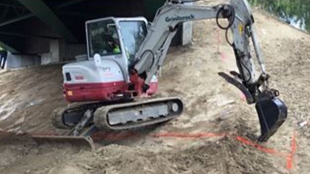 stolen-excavator.jpg 
