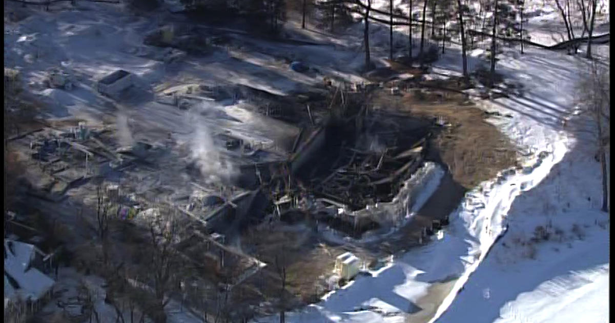 Minnetonka%2C+Minnesota%3A+Local+Firefighters+Extinguish+Blaze+at+Historic+Mansion