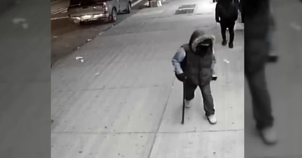 Police Searching For Suspect In Shooting Of Bronx Deli Worker - CBS New ...
