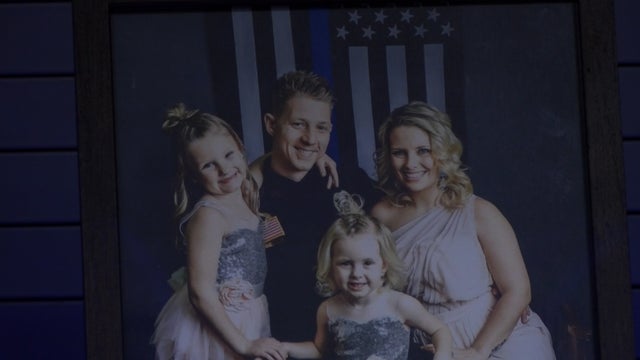 Officer-Arik-Matson-and-his-family.jpg 