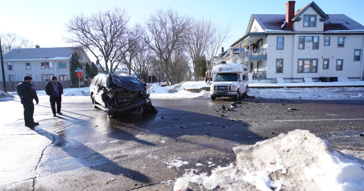 None Hurt After Metro Mobility Van, SUV Collide In Minneapolis - CBS ...