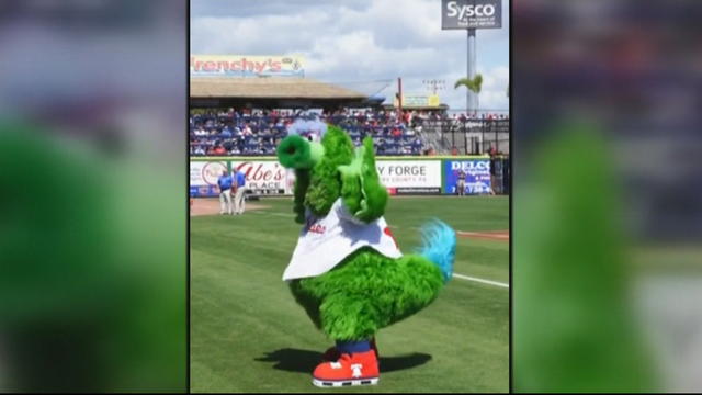 Phillie Phanatic debuts his spring training makeover