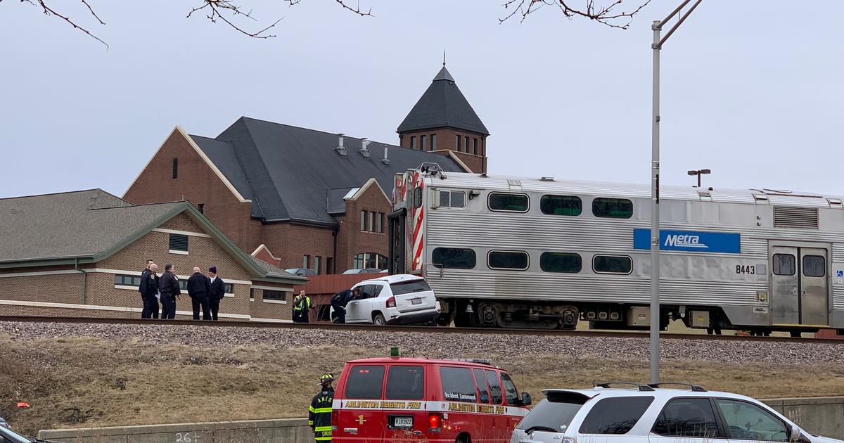 One Hurt After Metra Train Hits SUV In Arlington Heights - CBS Chicago