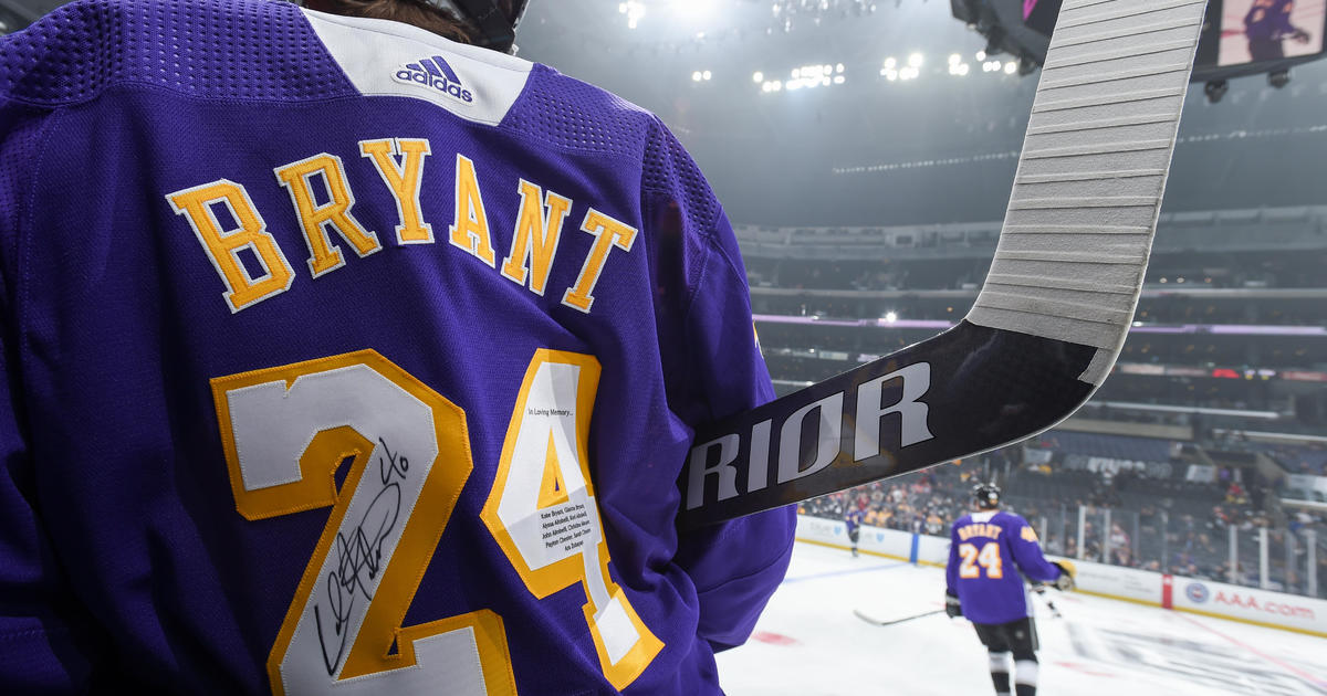 The LA Clippers honor Kobe Bryant wearing or on the their warm up News  Photo - Getty Images