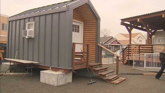 TINY HOMES CELEBRATION 5VO.transfer_frame_287 