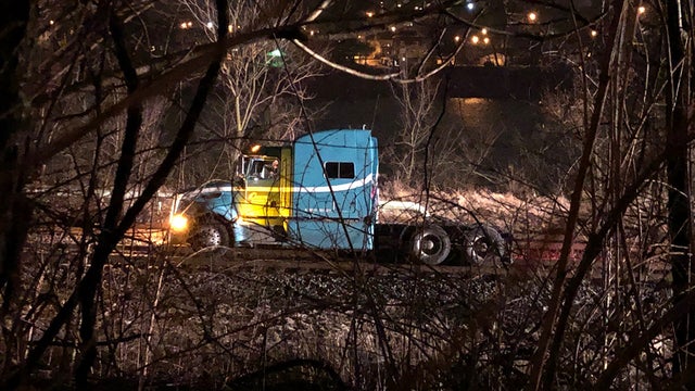 truck-on-tracks.jpg 