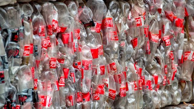 plastic_bottles_1171023180.jpg 