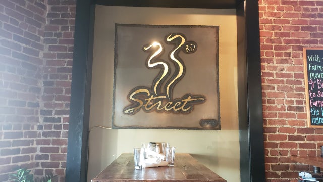 33rd-street-bistro.jpg 