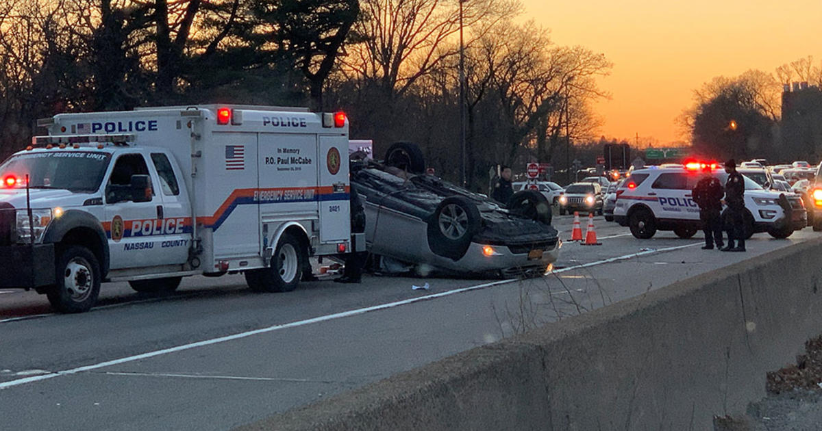 2 Taken To Hospital After MutliVehicle Crash On Southern State Parkway